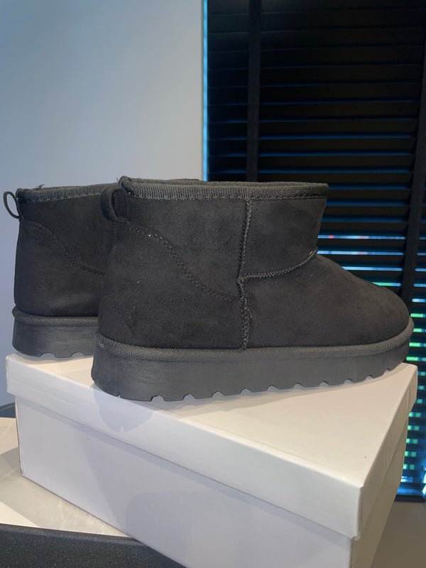 Rue boots black