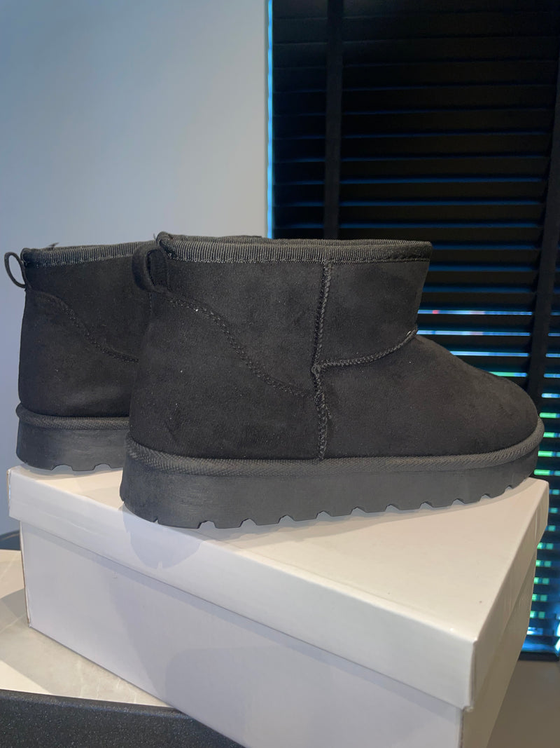 Rue boots black