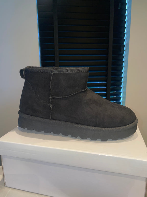Rue boots black