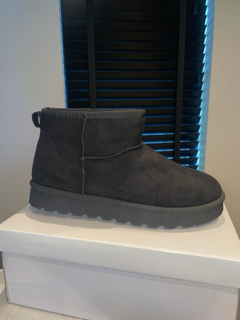 Rue boots black