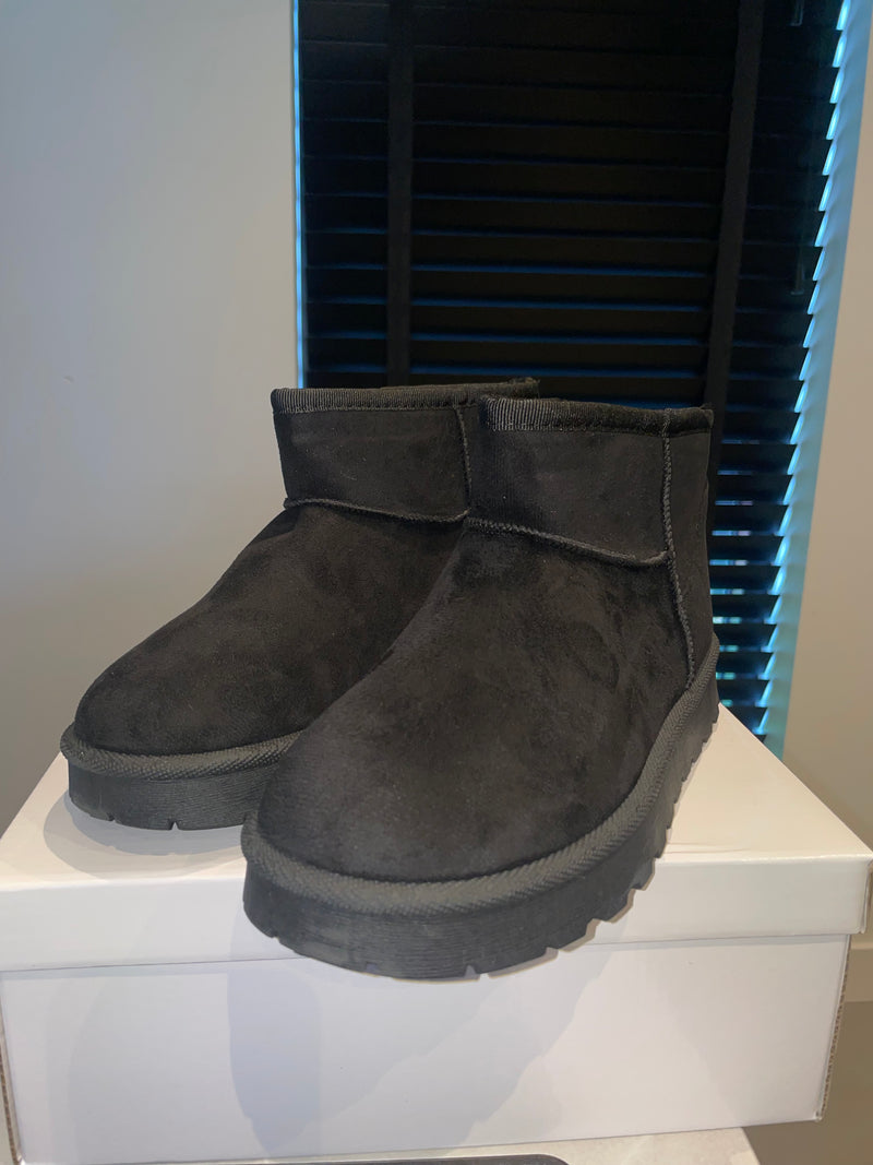 Rue boots black
