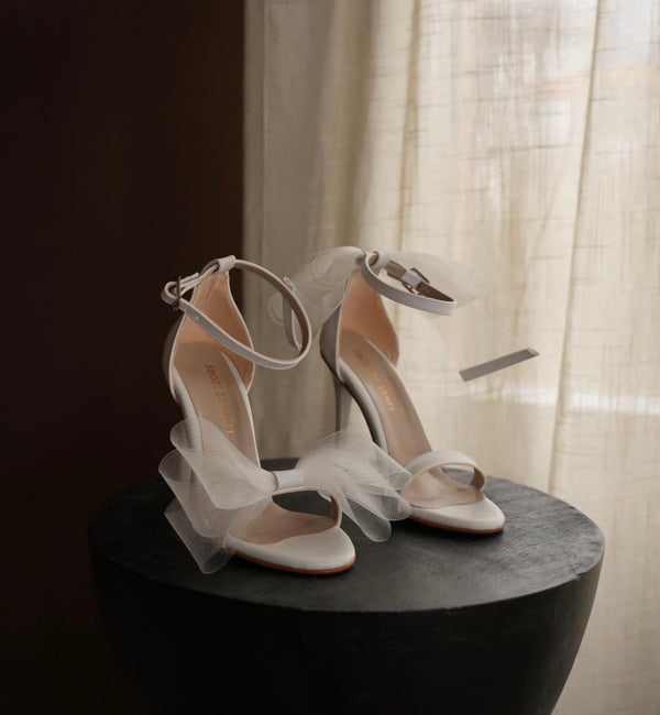 Daisy heels White