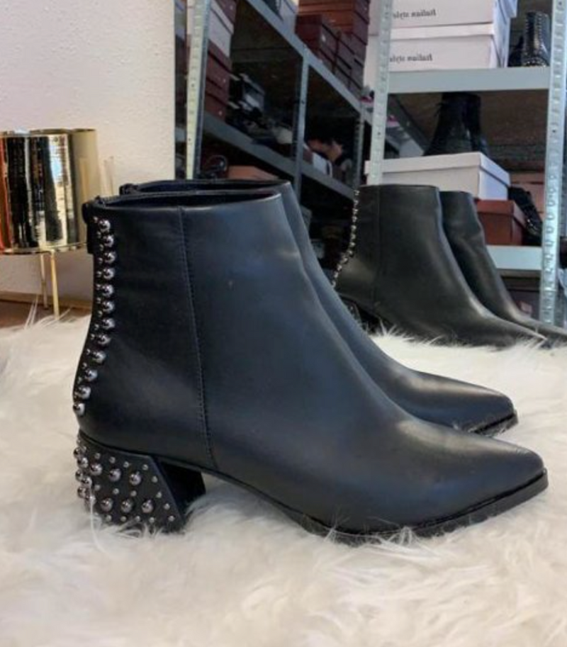 Studs boots