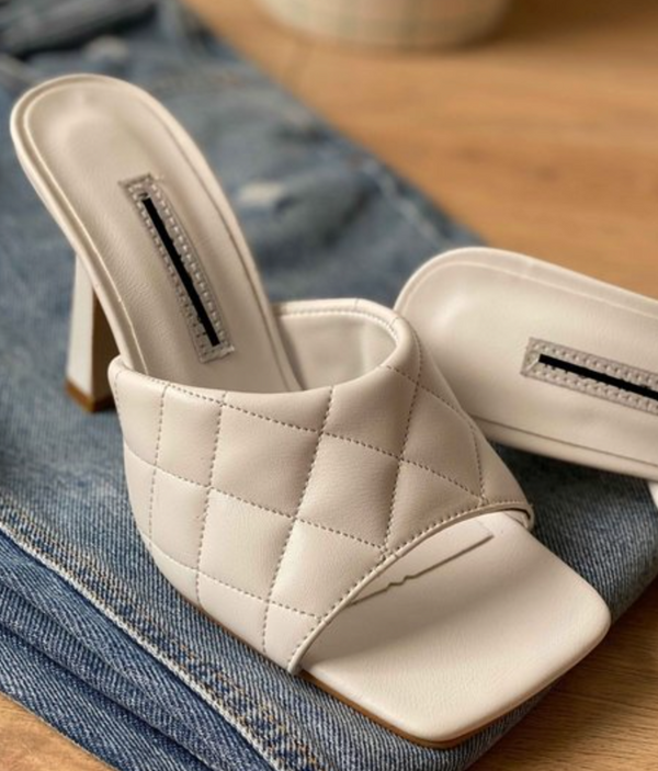 Wit quilted heels