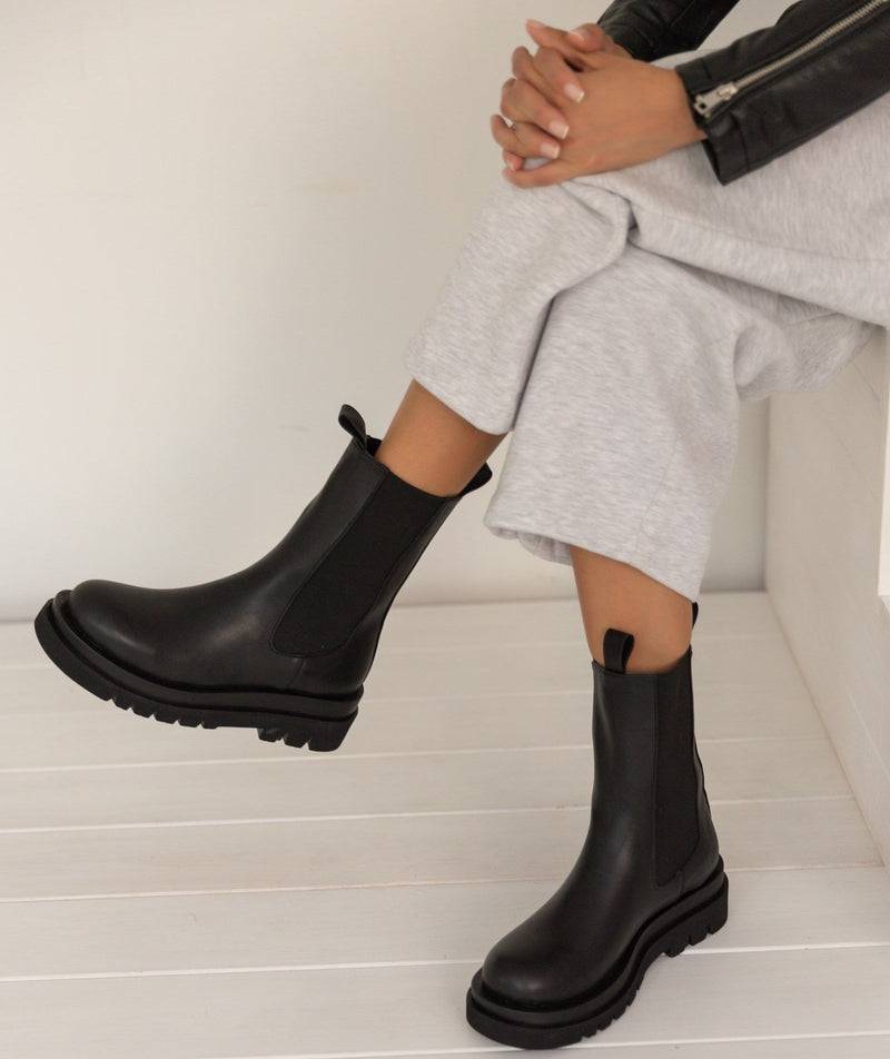 Symbol black boots